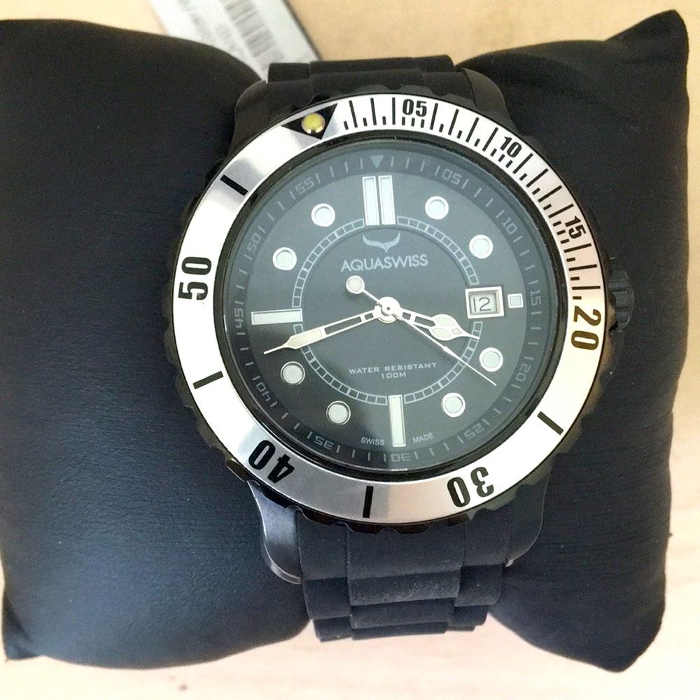 Men’s Aquaswiss diver’s 100m black rubber watch